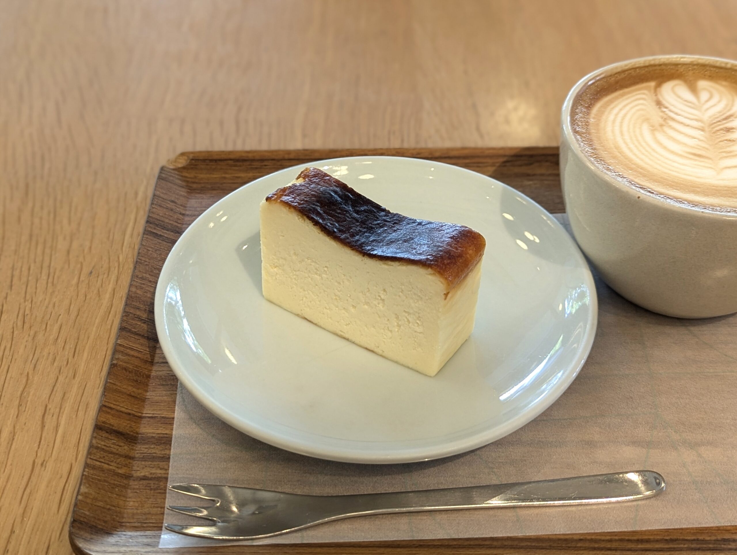 渋谷、ホワイトグラスコーヒー、ホワイトバスクチーズケーキ