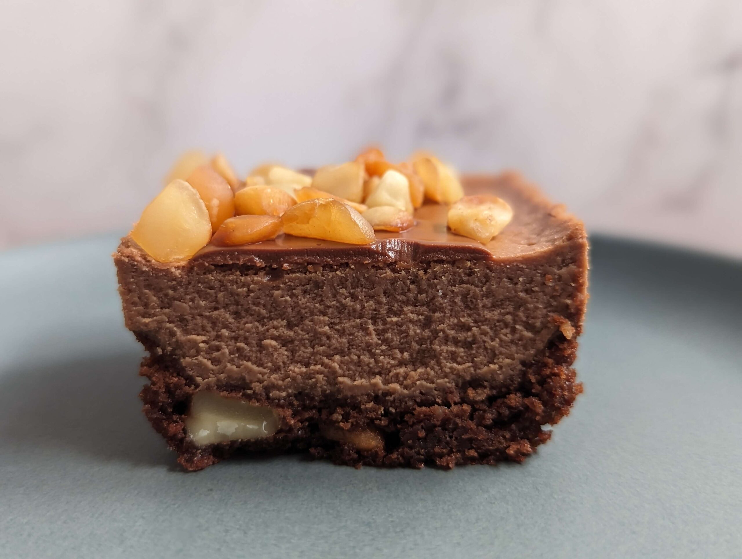 成城石井のマカダミアナッツとカカオ66%チョコのブラウニーチーズケーキ (3)