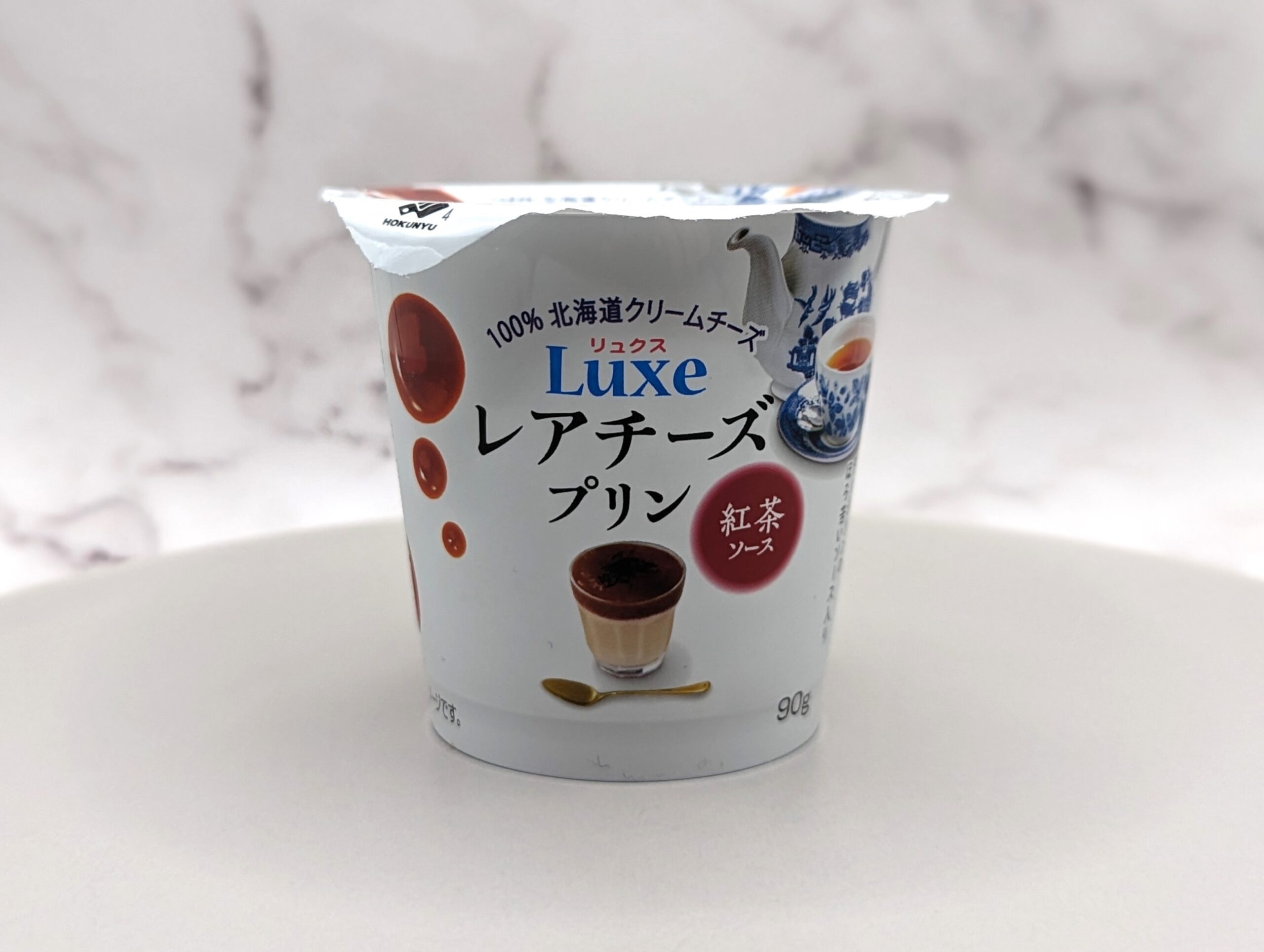 北海道乳業の「Luxeレアチーズプリン 紅茶ソース」の写真 (1)