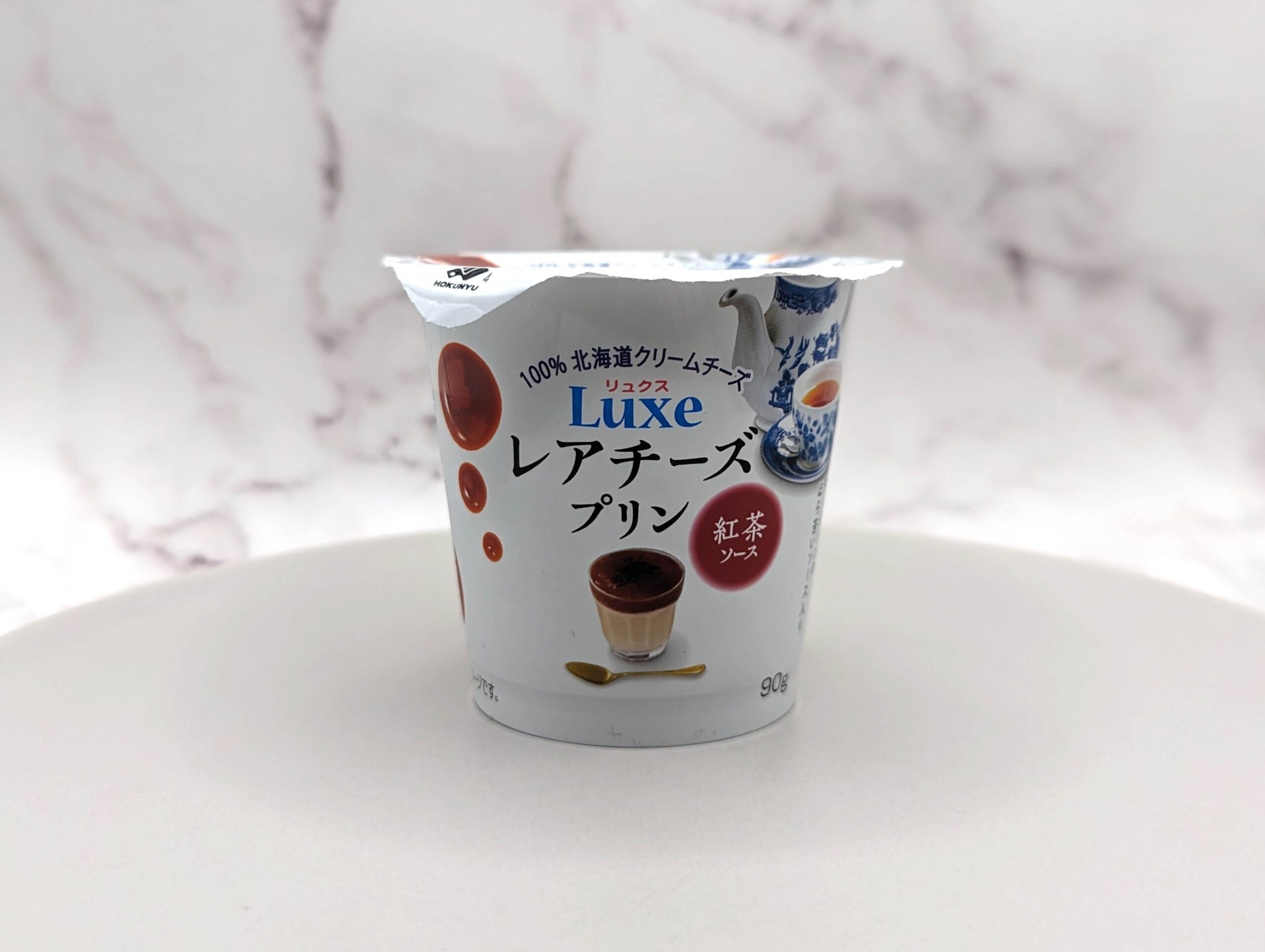 北海道乳業の「Luxeレアチーズプリン 紅茶ソース」の写真 (1)