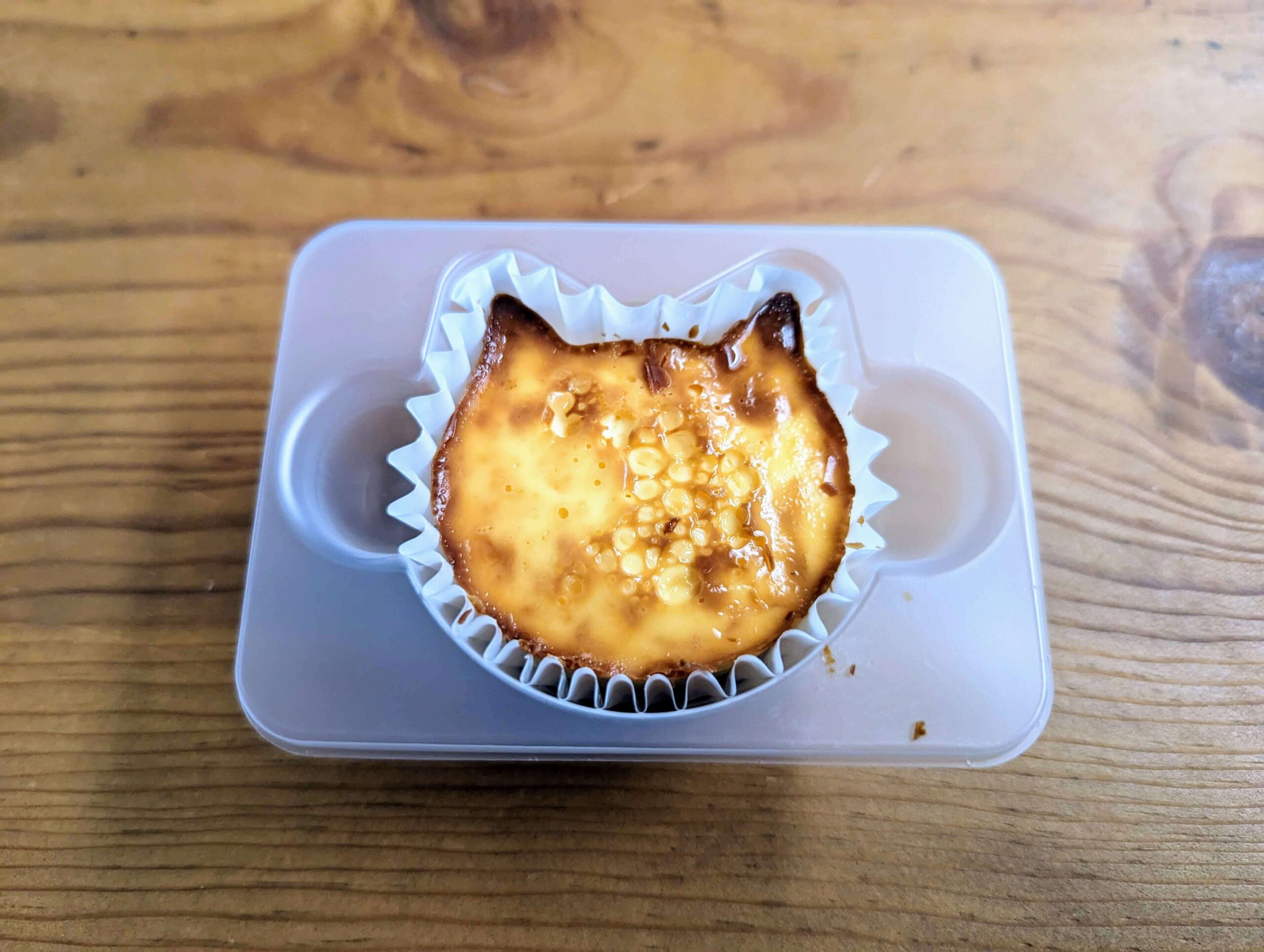 ファミリーマート「スプーンで食べる にゃんともおいしいベイクドチーズケーキ」 (8)