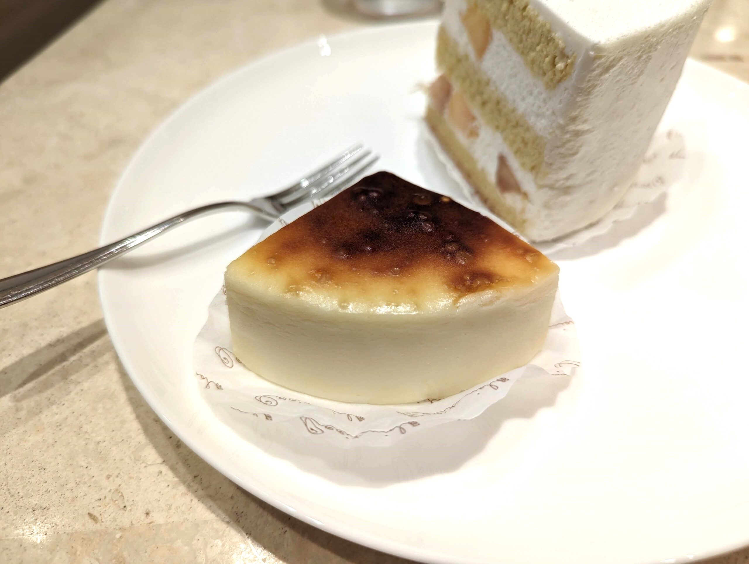 水天宮前「オクシタニアル」のチーズケーキ (1)