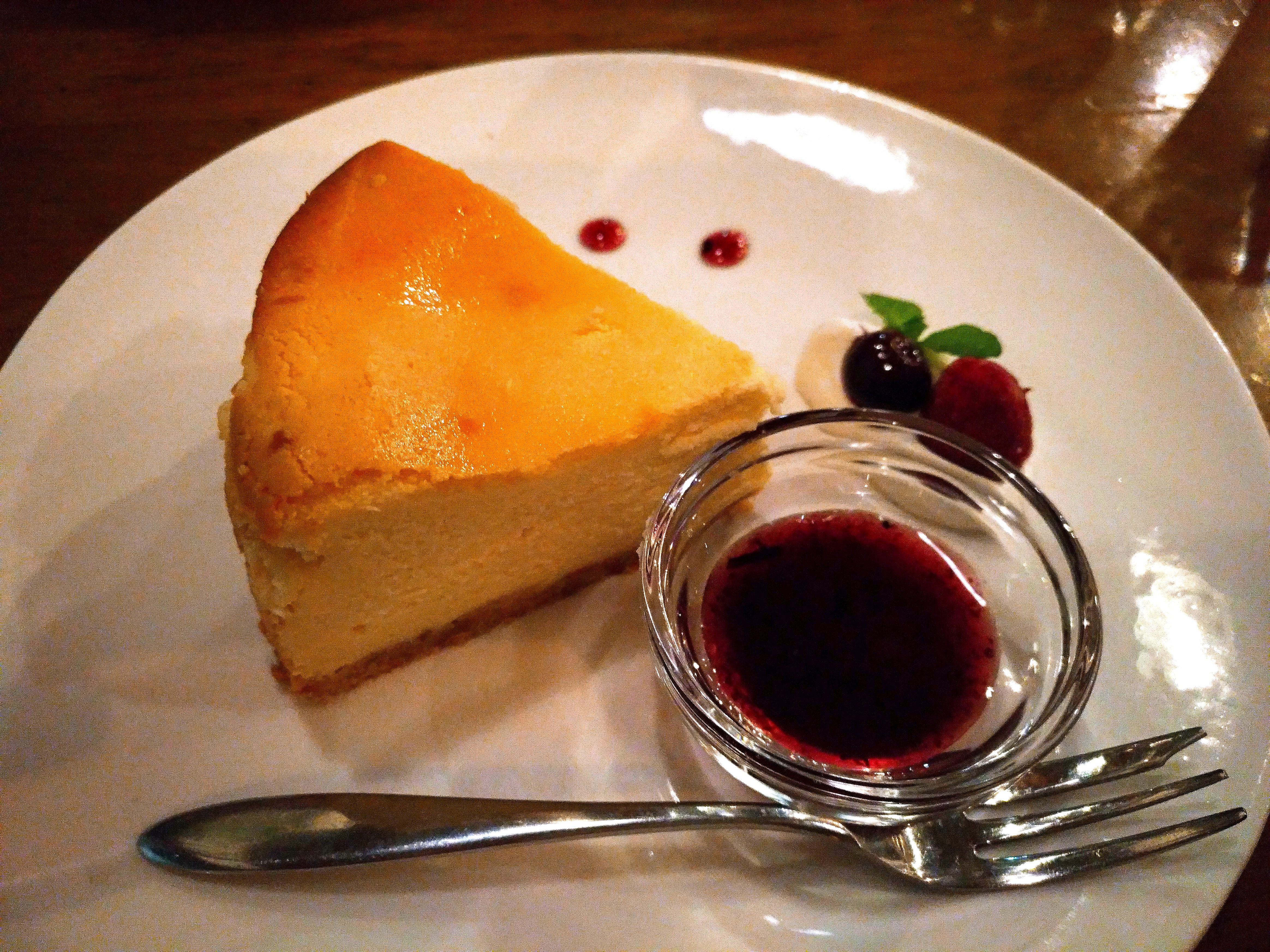 ブルベリーソース添えチーズケーキ　niwasaki cafe いわさ喜 (3)
