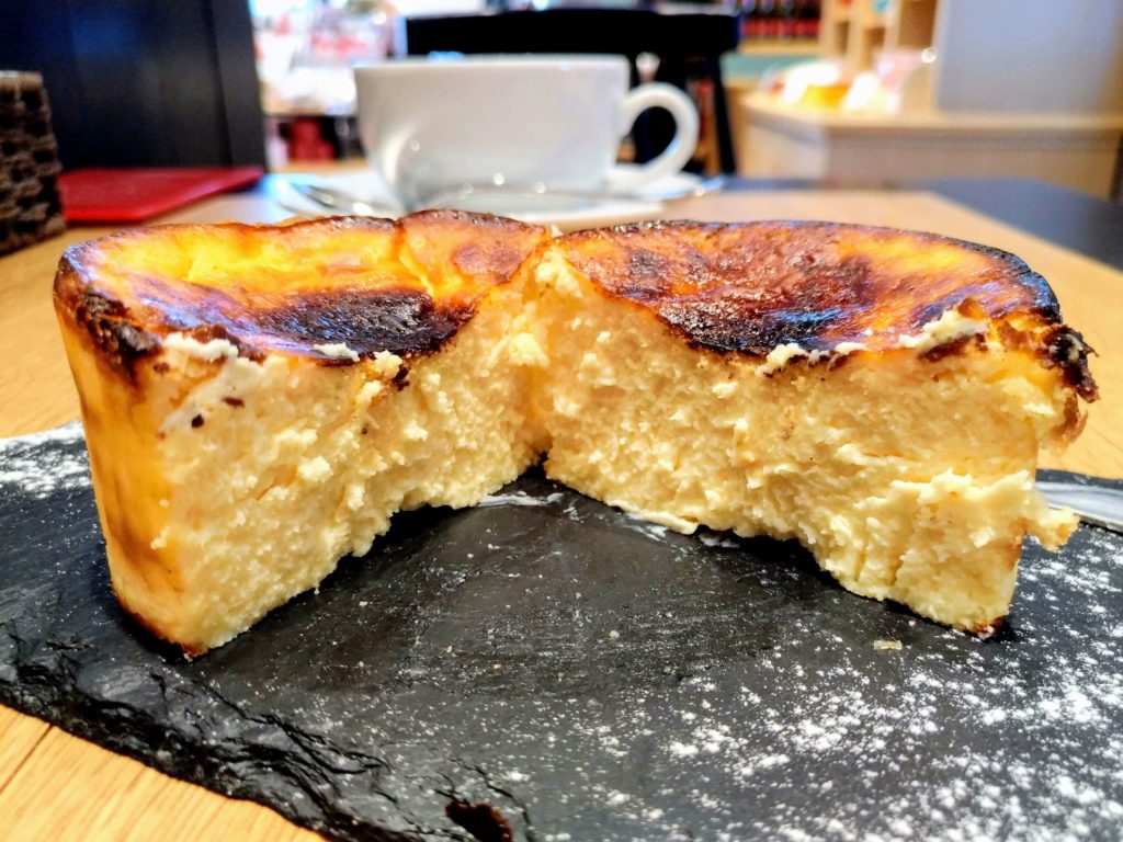 Mallorca（マヨルカ） バスクチーズケーキ (3)