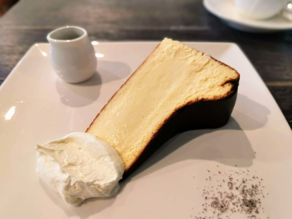 新宿　サーティーンカフェ (20)バスクチーズケーキ