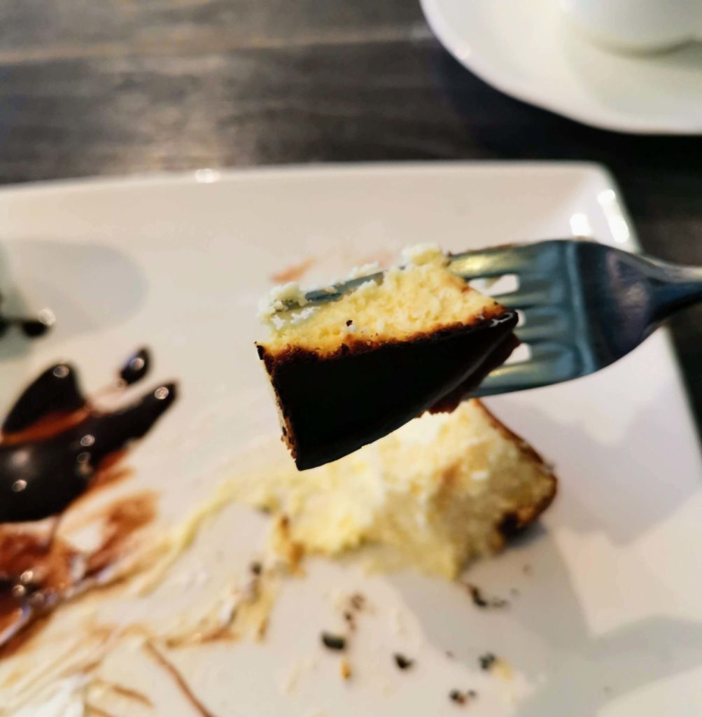 新宿　サーティーンカフェ (7)バスクチーズケーキ