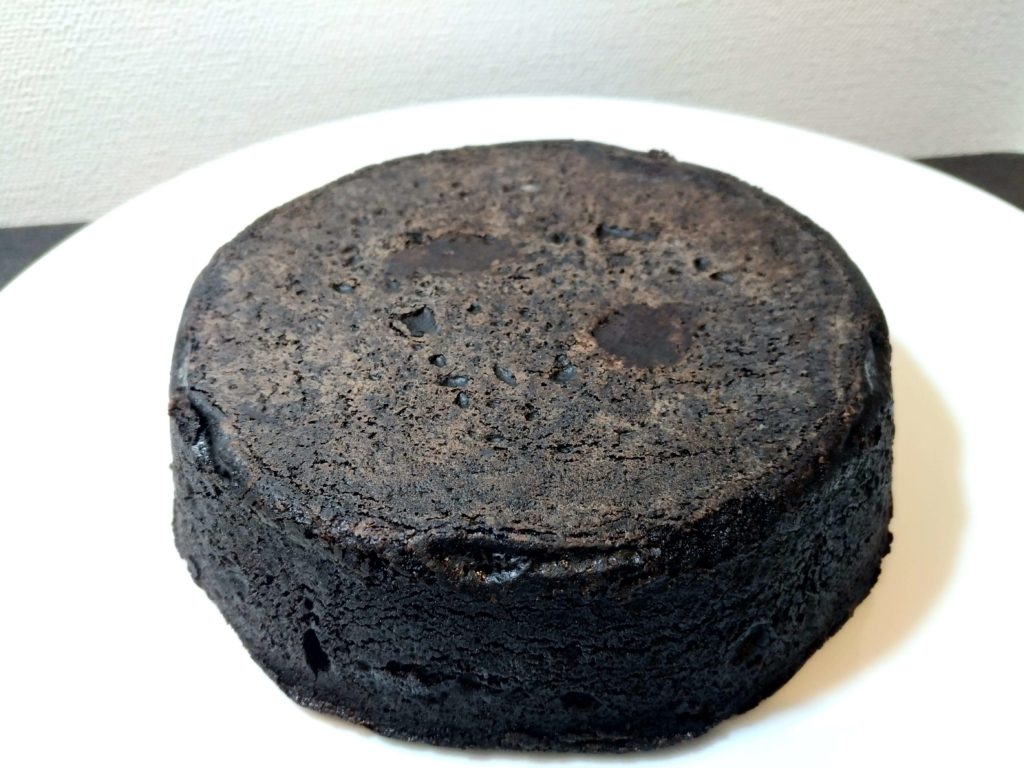 ラ・ファミーユ　まっ黒チーズケーキ (2)