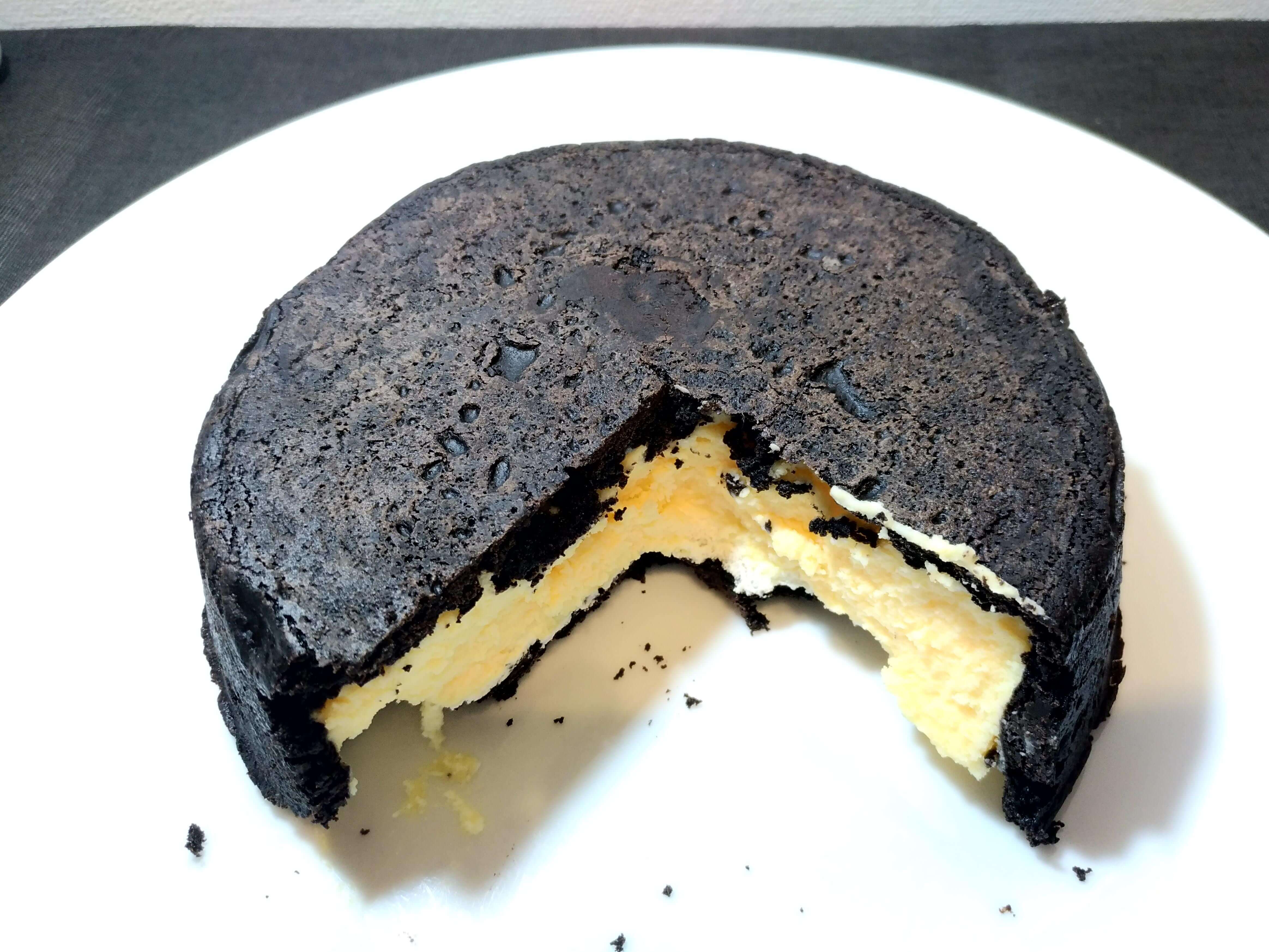 ラ・ファミーユ　まっ黒チーズケーキ (2)