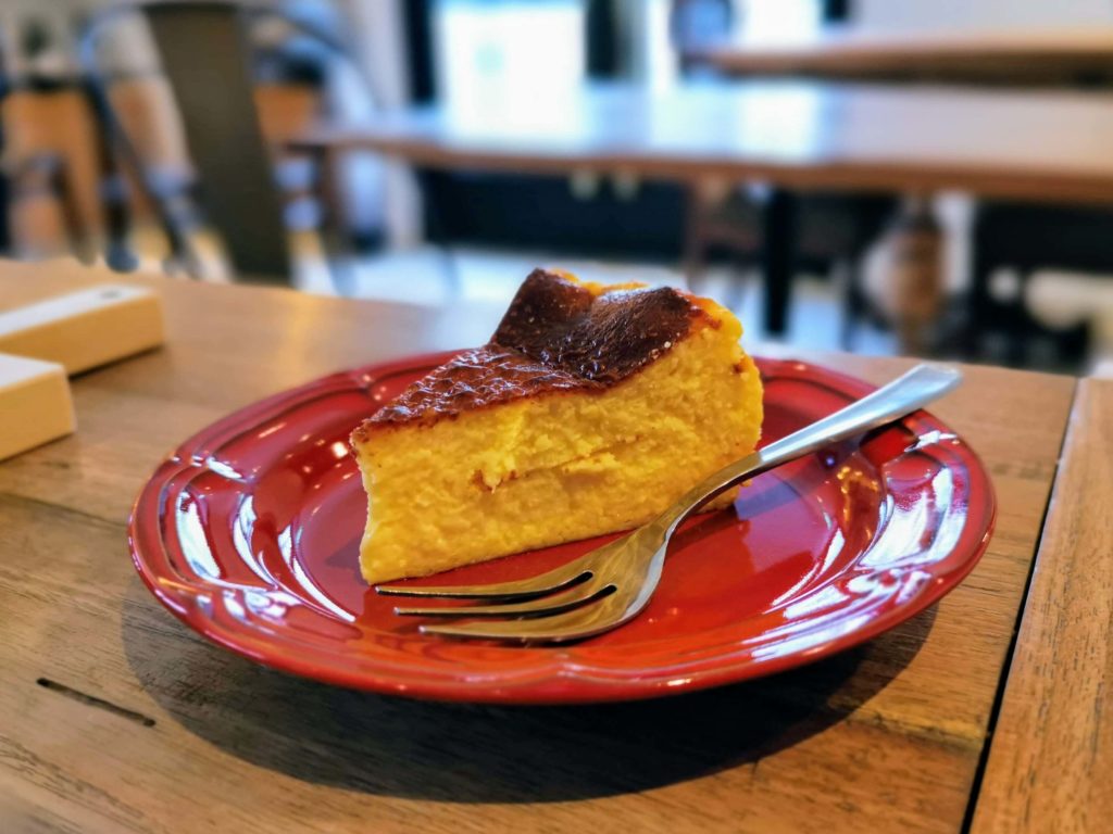 カフェサンズノム（cafe sans nom）　バスクチーズケーキ　赤坂、六本木、乃木坂