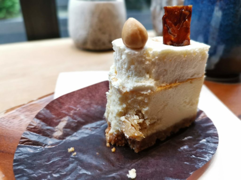 神保町【ディゾン】カマンベールマスカルポーネ　2層のチーズケーキ