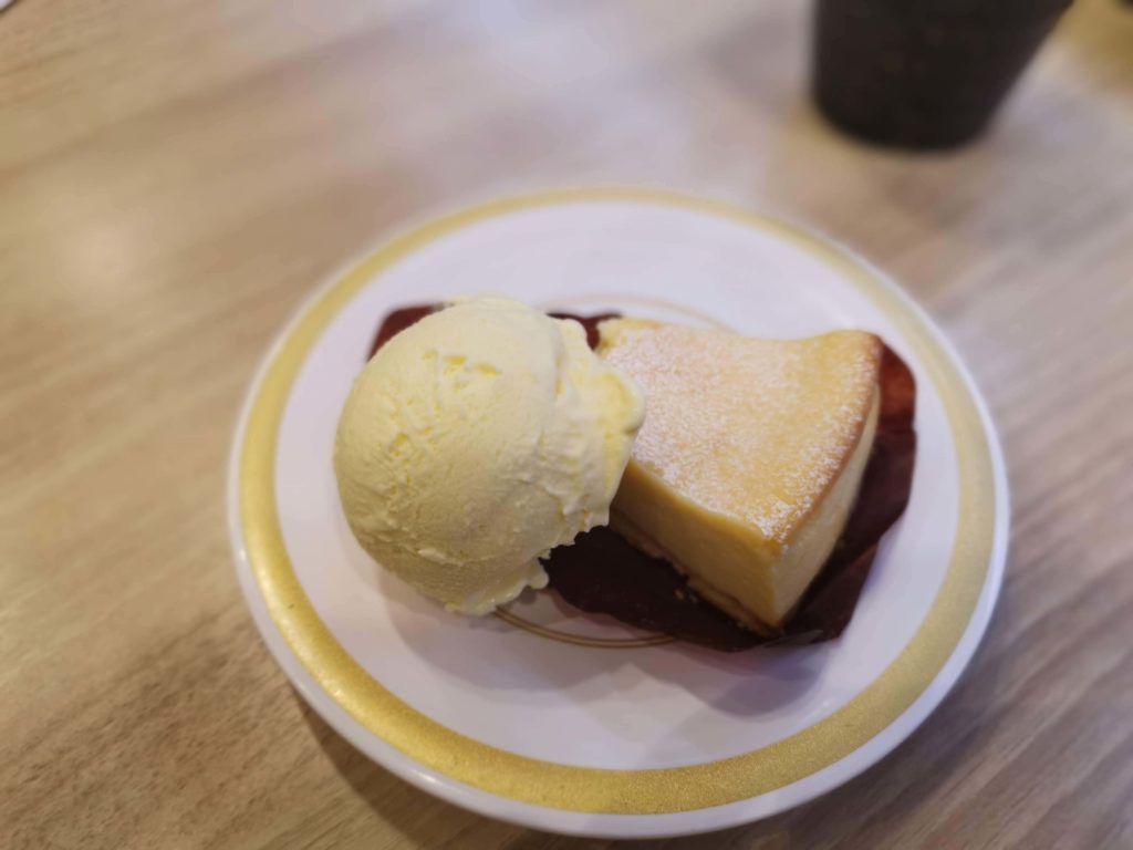 【かっぱ寿司】のリッチなベイクドチーズケーキ とアイスクリーム