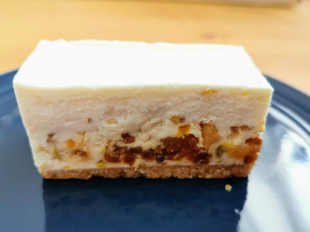 コガネイチーズケーキ　ドライフルーツのレアチーズケーキ (6)