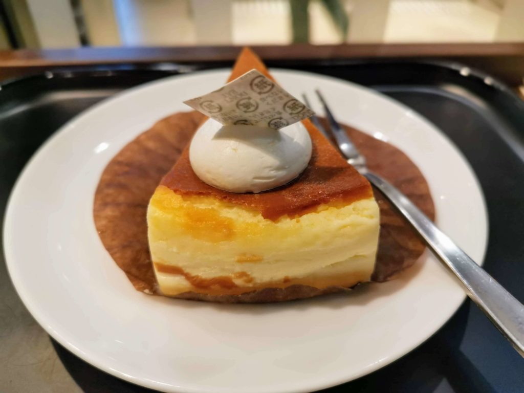 カフェカルディーノ「kihin」　バスクチーズケーキ