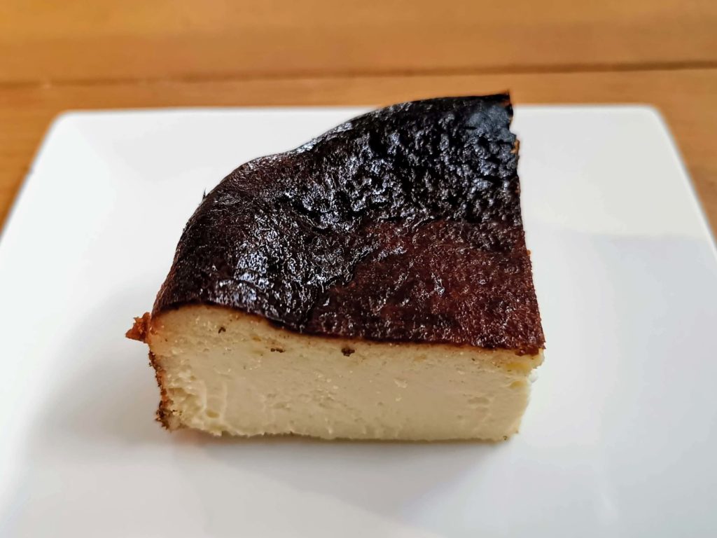 カオリーヌ菓子　バスクのチーズケーキ (17)