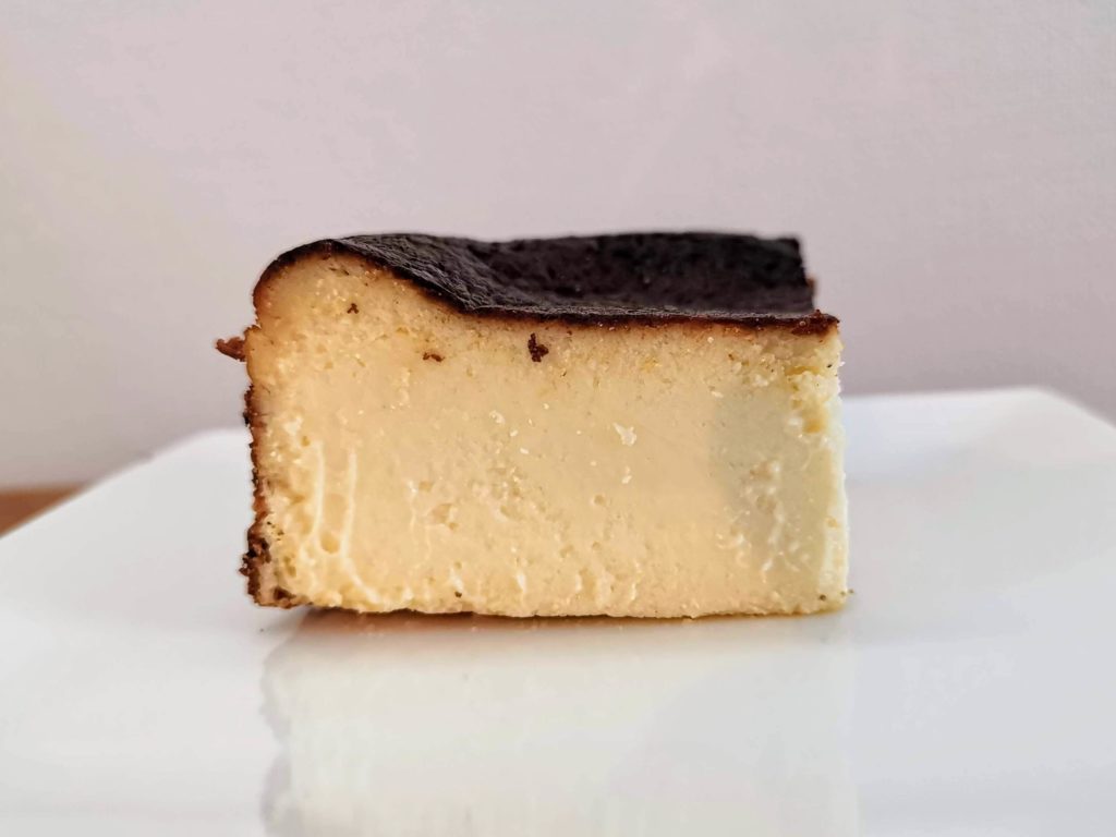 カオリーヌ菓子　バスクのチーズケーキ (18)