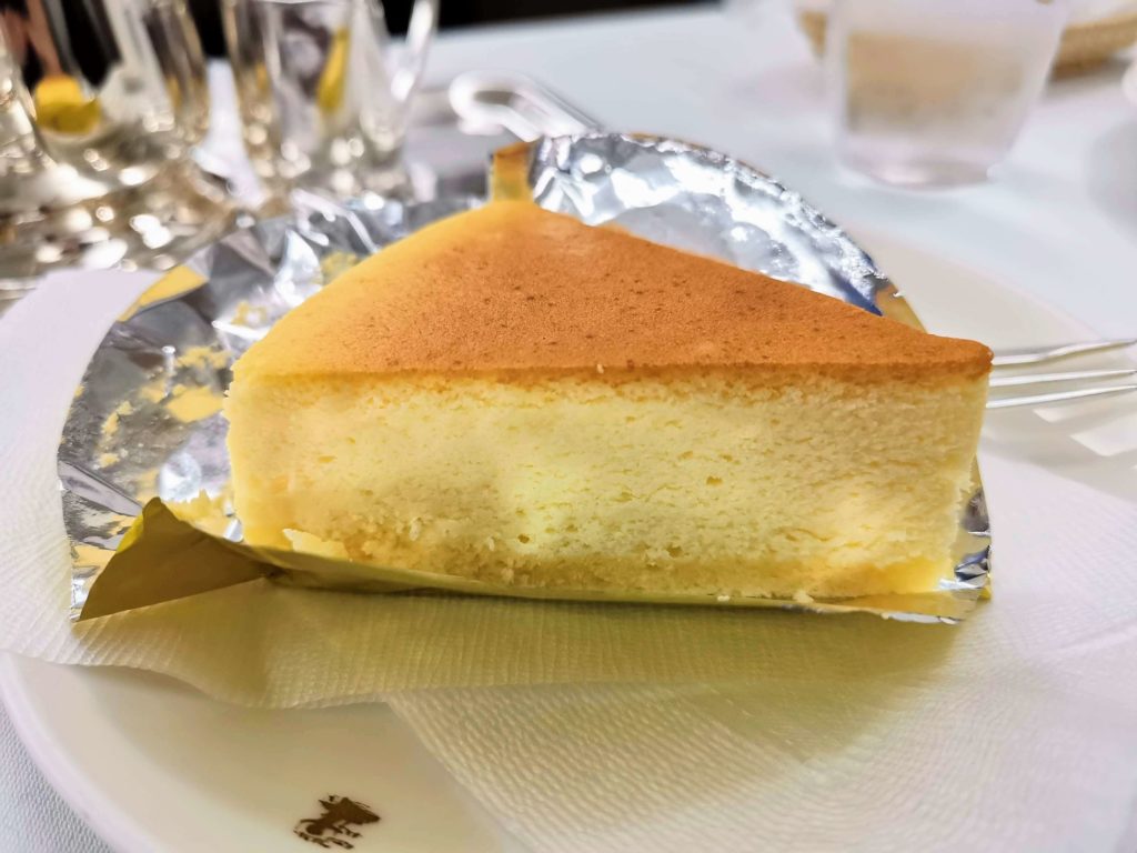 「銀座ウエスト」のふんわりチーズケーキ 