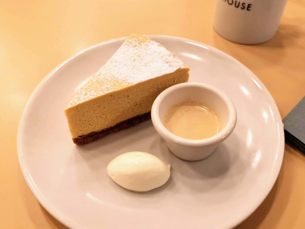 ガーデンハウス新宿　ほうじ茶チーズケーキ (5)