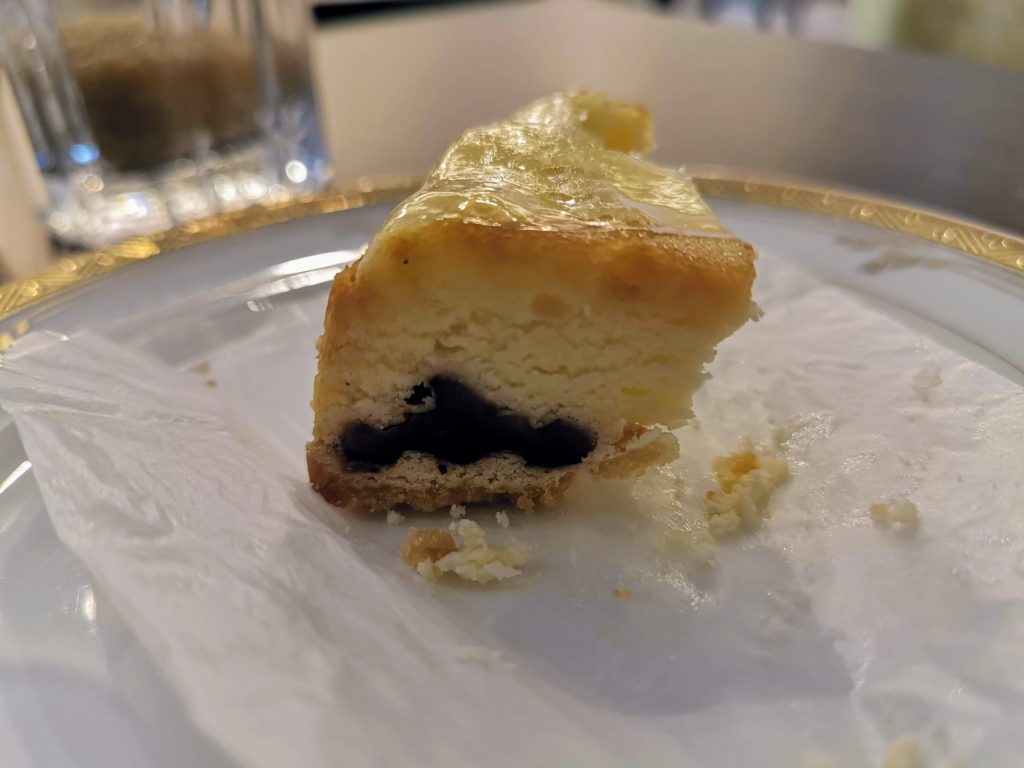 カフェ・ド・パリ（新大阪ワシントンホテルプラザ） ベイクドチーズケーキ (2)