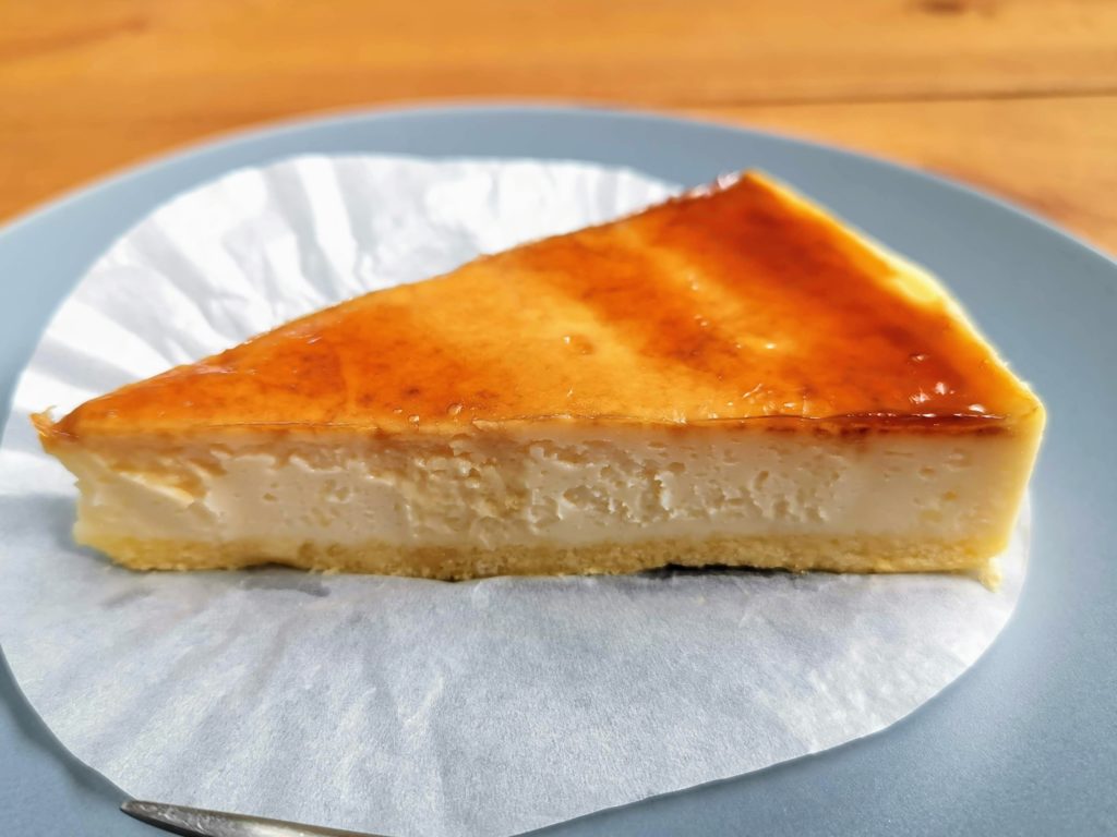 イーストナイン　バスクチーズケーキ (5)