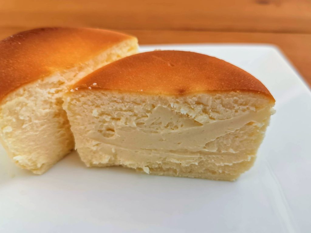イーストナイン　直火焼バスクチーズケーキ (4)