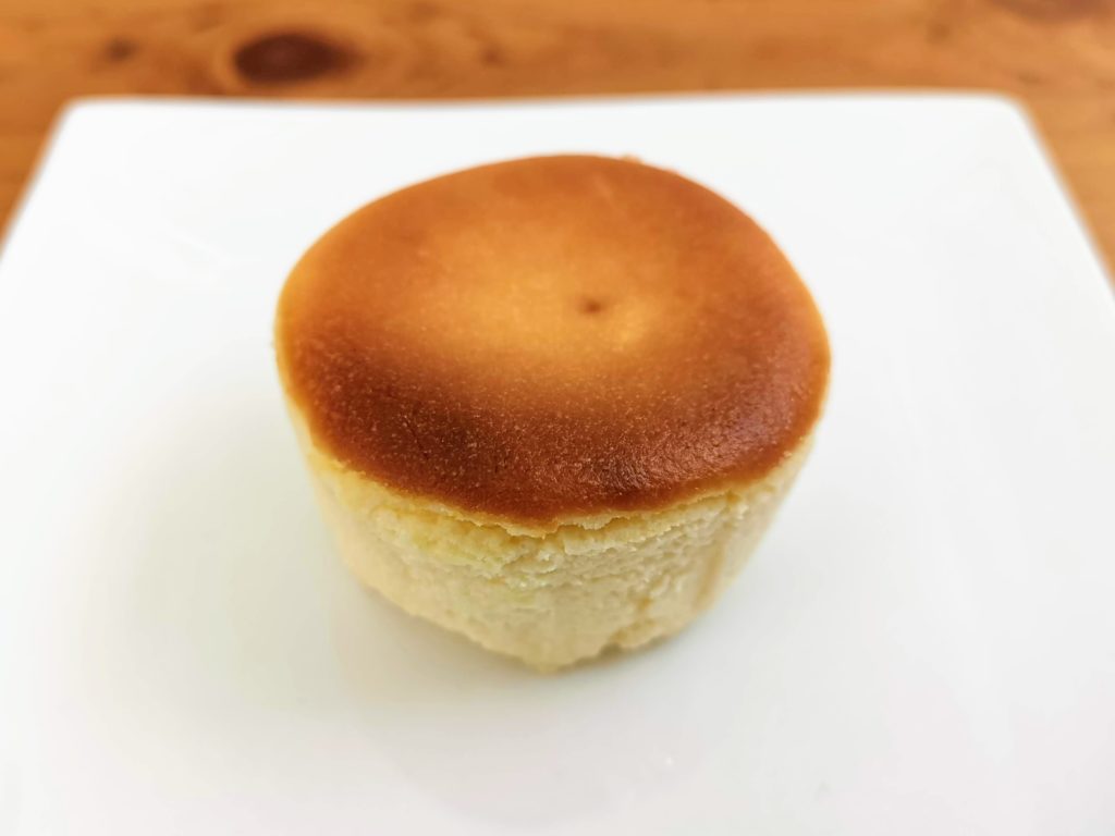 イーストナイン　直火焼バスクチーズケーキ (6)