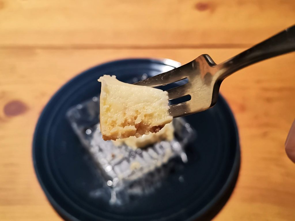 ミニストップ　2層仕立てのチーズケーキ　ベイクド＆レア (14)