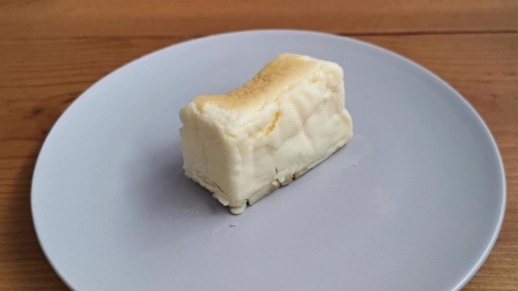 スイーツファクトリー・スリーズ「米粉をつかった北海道クリームチーズのとろける半熟スフレ」 (2)