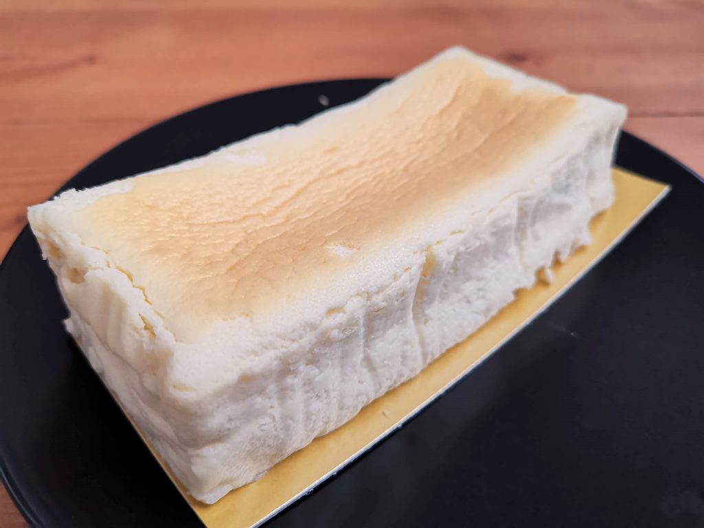 スイーツファクトリー・スリーズ「米粉をつかった北海道クリームチーズのとろける半熟スフレ」 (7)