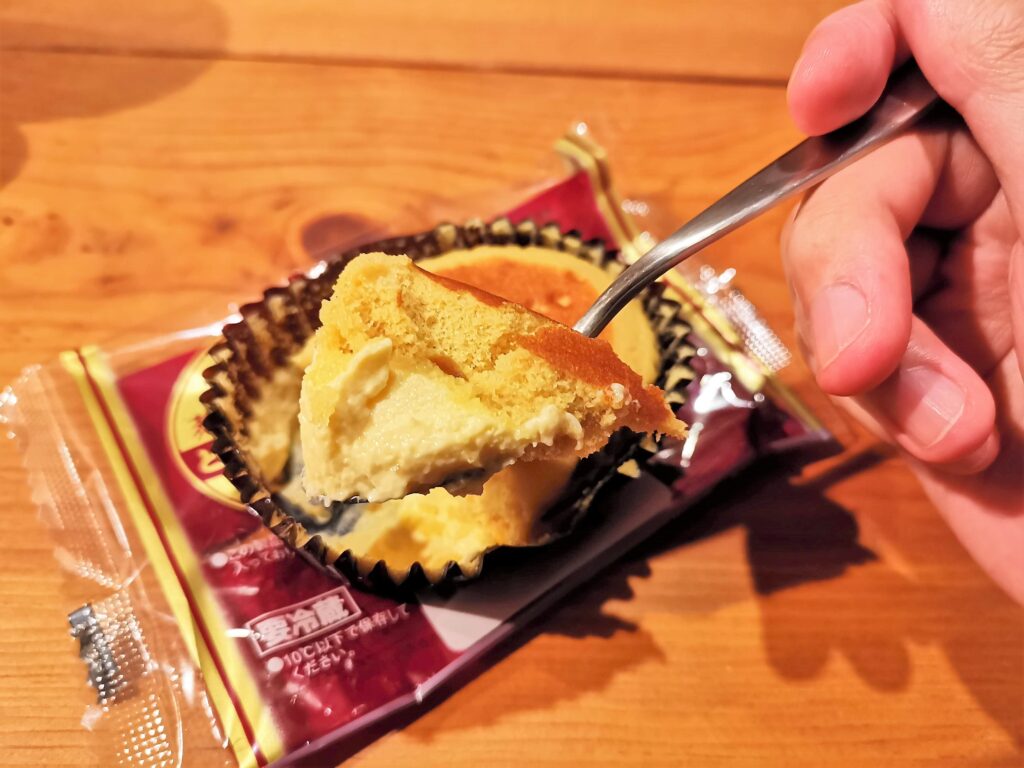 ヤマザキ　安納芋蒸しケーキのとろけるぷりんの写真 (3)