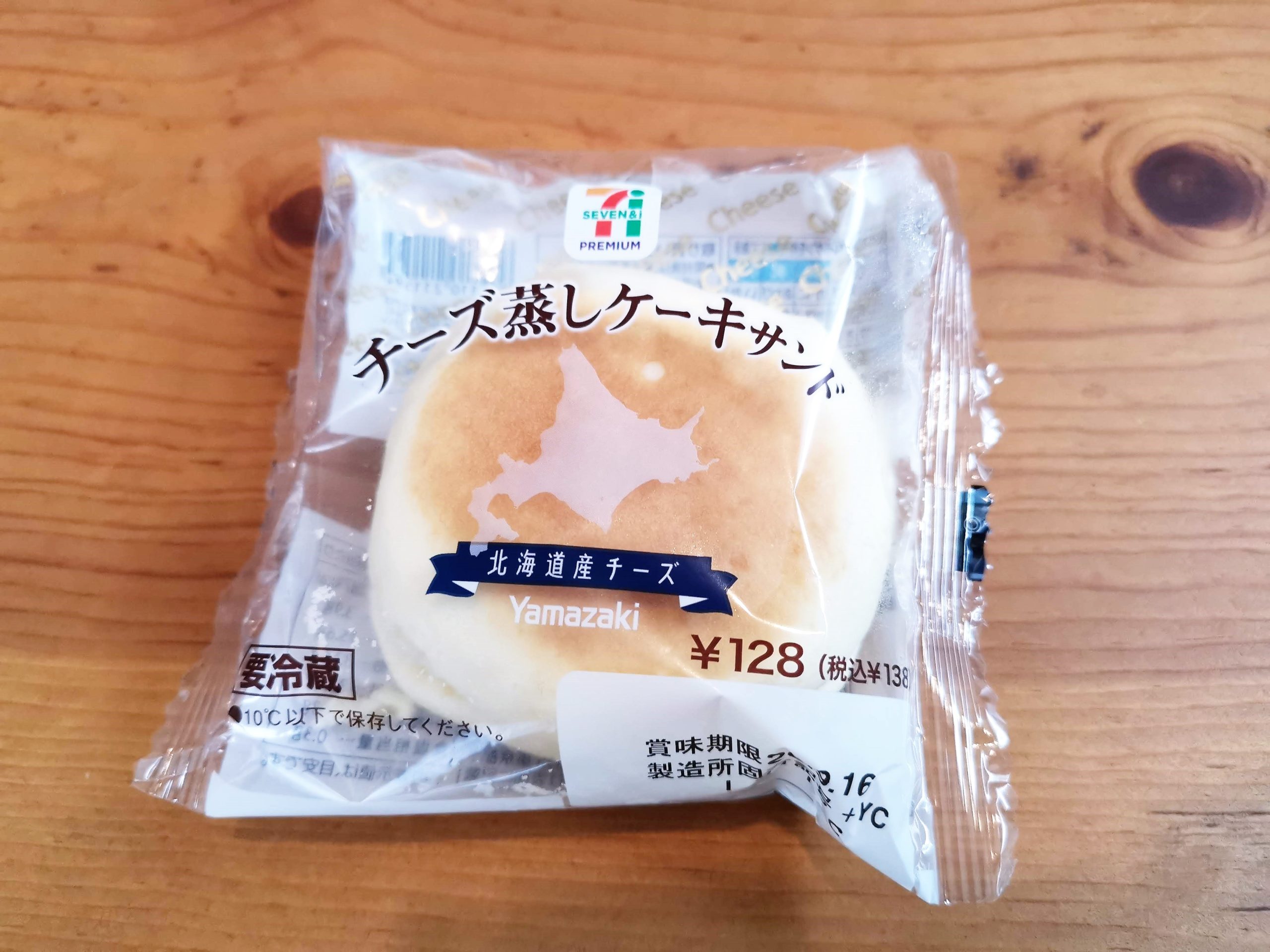 ヤマザキ・セブンイレブン　チーズ蒸しケーキサンド (1)