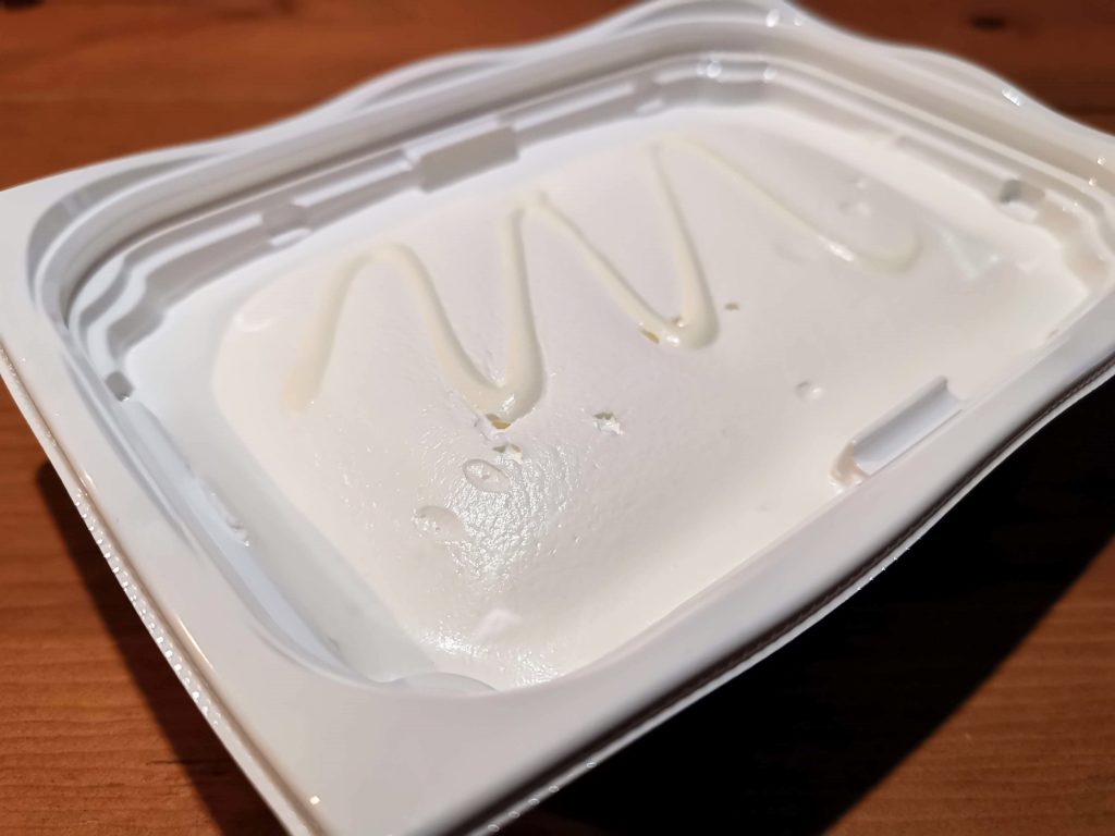 モンテール　チーズクリームケーキ　Kiriコラボ（キリコラボ） (1)