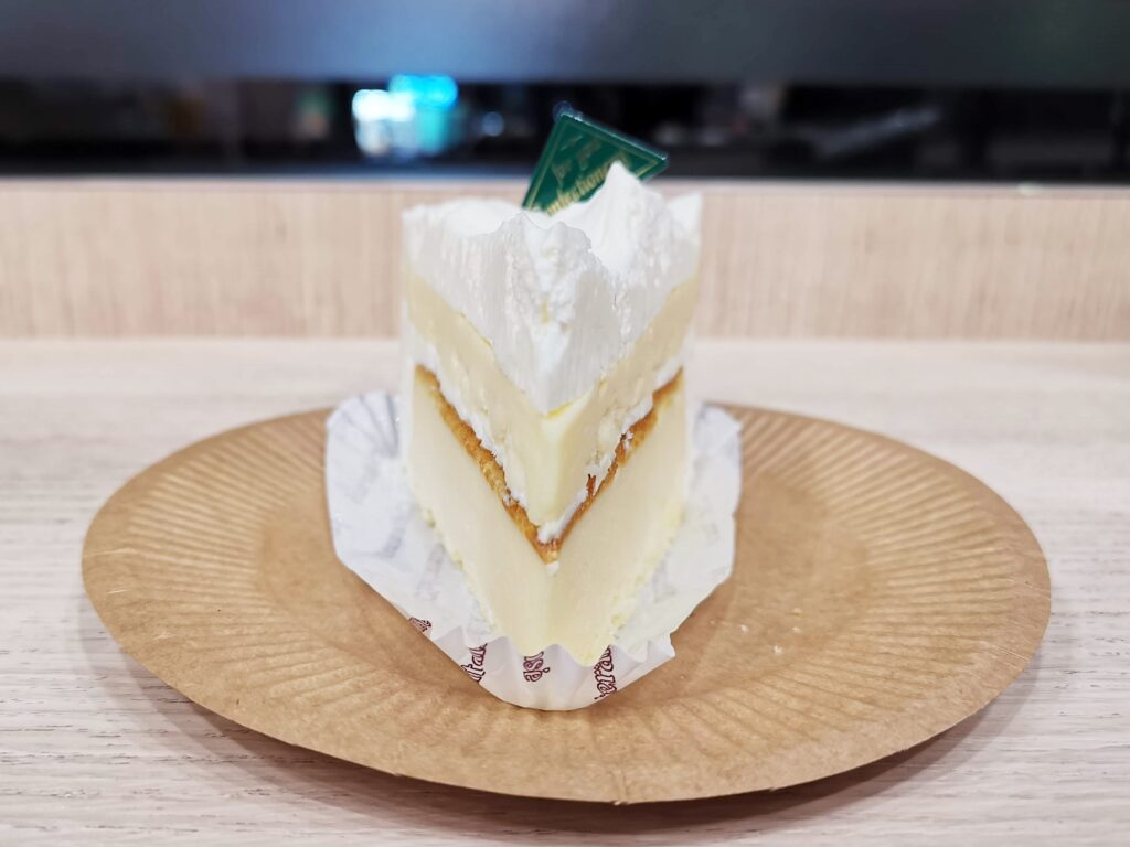 シャトレーゼのトリプルチーズケーキ