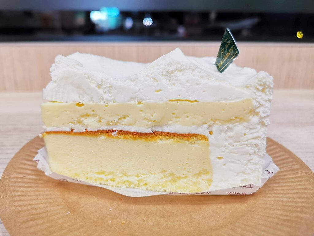 シャトレーゼのトリプルチーズケーキ