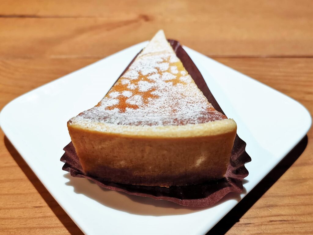 シャトレーゼ　濃厚ベイクドチーズケーキ (3)_R