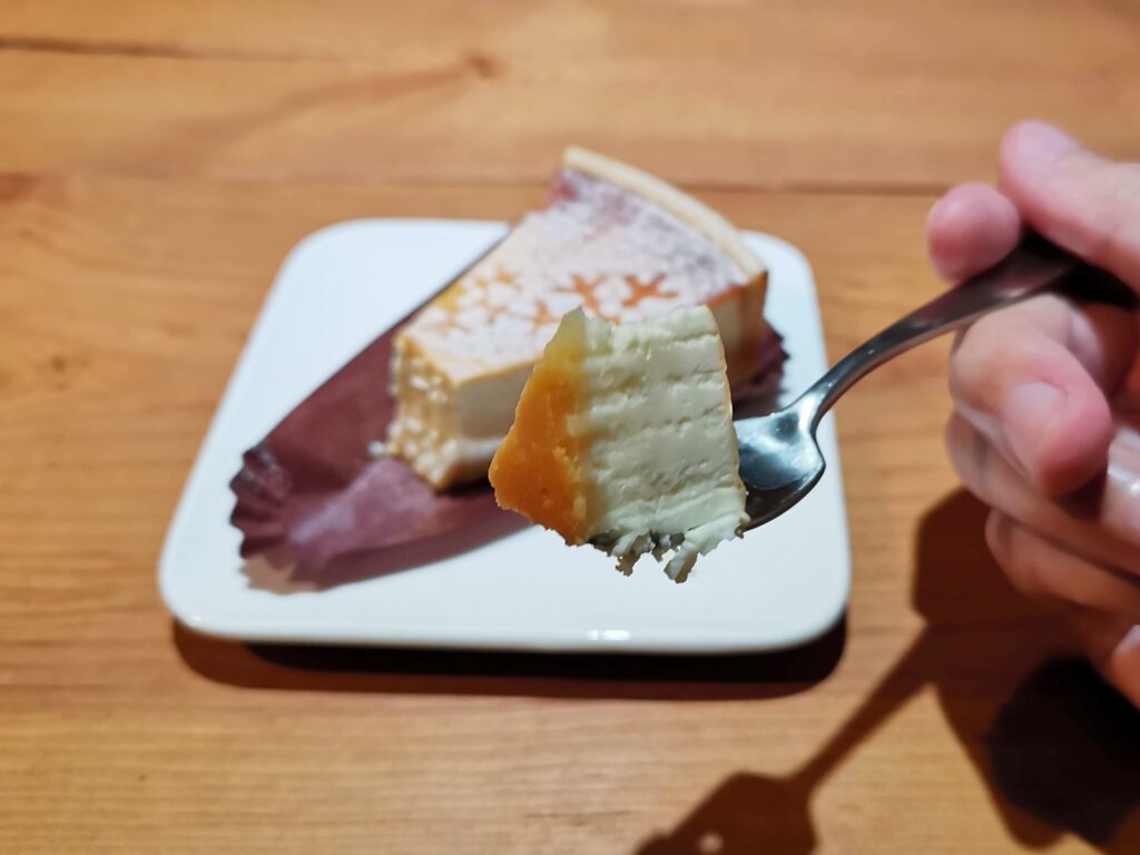 シャトレーゼ　濃厚ベイクドチーズケーキ (9)_R