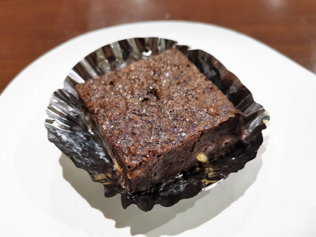 中野「カイルズ・グッド・ファインズ(アメリカンケーキ)」 のチョコブラウニーの写真 (3)