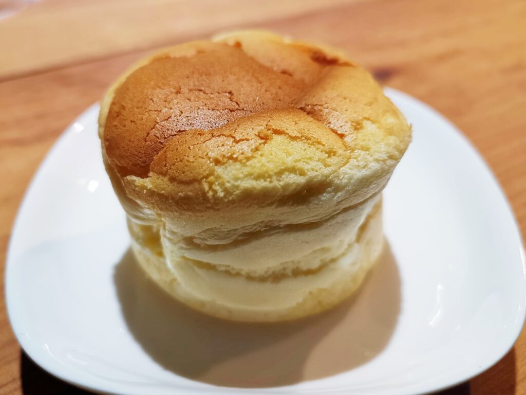ローソン（山崎製パン）スフレのチーズケーキの写真 (7)