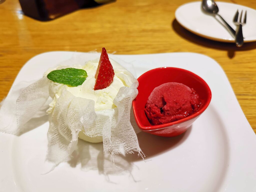 むさしの森珈琲 フレッシュイチゴのクレームダンジュ (3)
