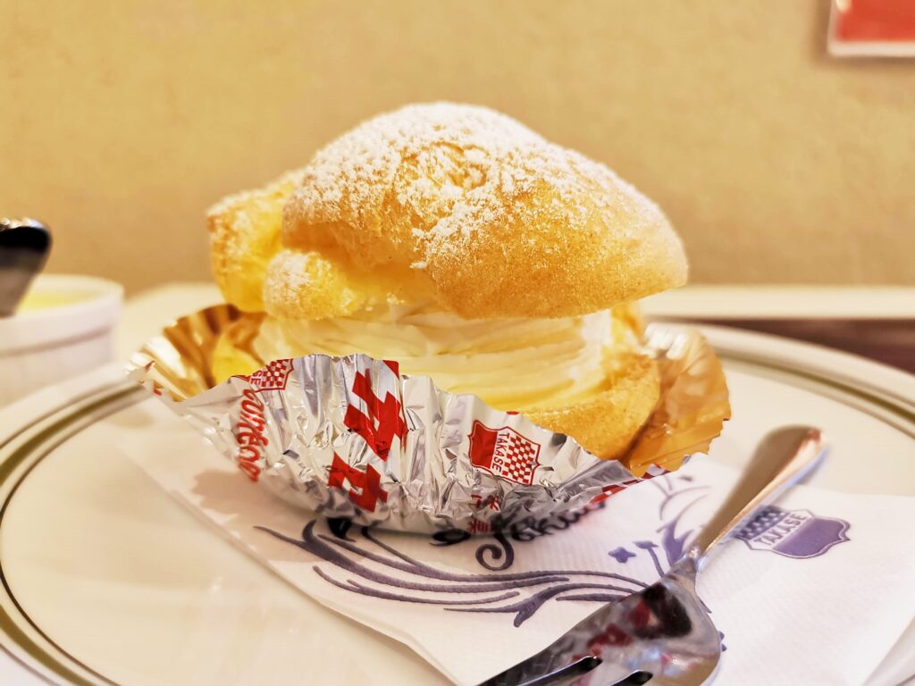 タカセ洋菓子のシュークリームの写真 (2)_R