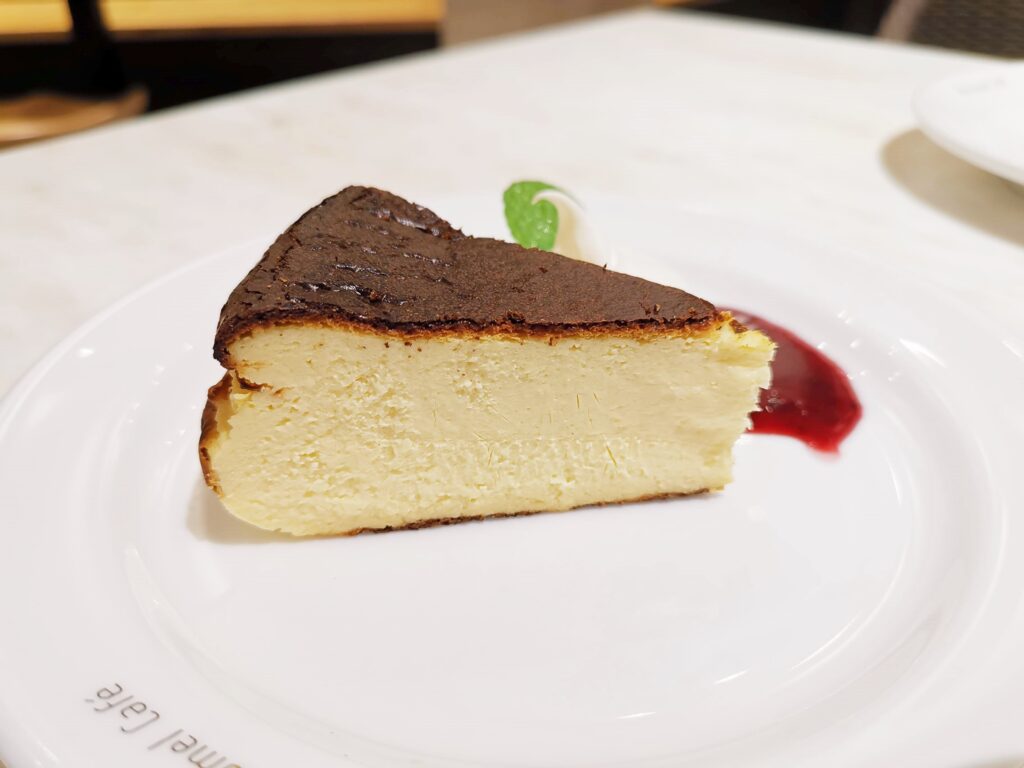 Béchamel Café（ベシャメルカフェ） のバスクチーズケーキ (6)