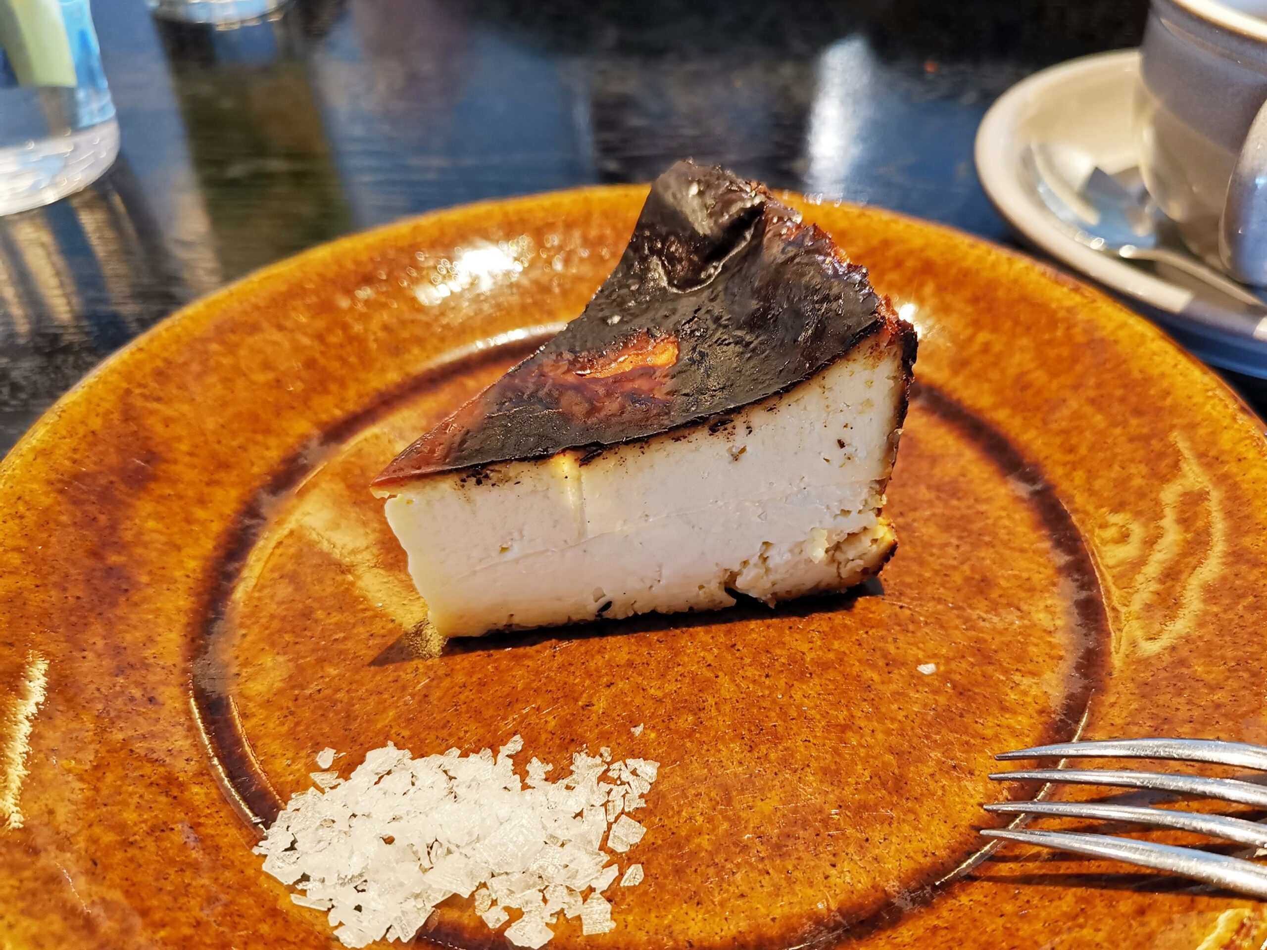 心斎橋「TUFFE（トゥッフェ）」 のベイクドチーズケーキの写真 (7)_R