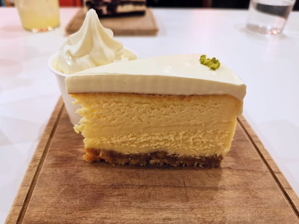 Elmers Green Cafe（エルマーズグリーンカフェ）のチーズケーキの写真