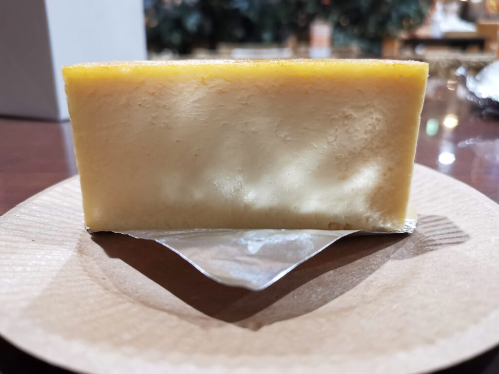 三田「加藤洋菓子」 の自信のチーズケーキ (3)_R