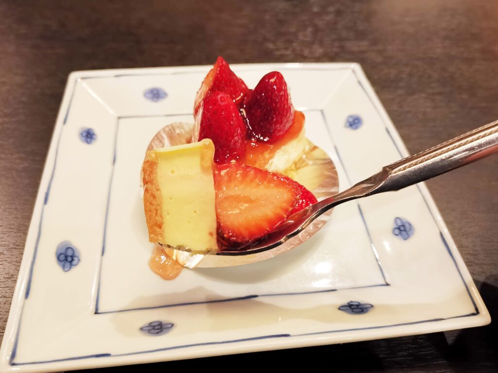 洋麺屋五右衛門の苺のレアチーズケーキの写真