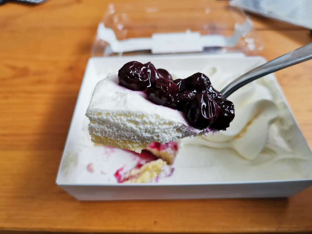 成城石井　リコッタとマスカルポーネのブルーベリーチーズケーキの写真 (1)