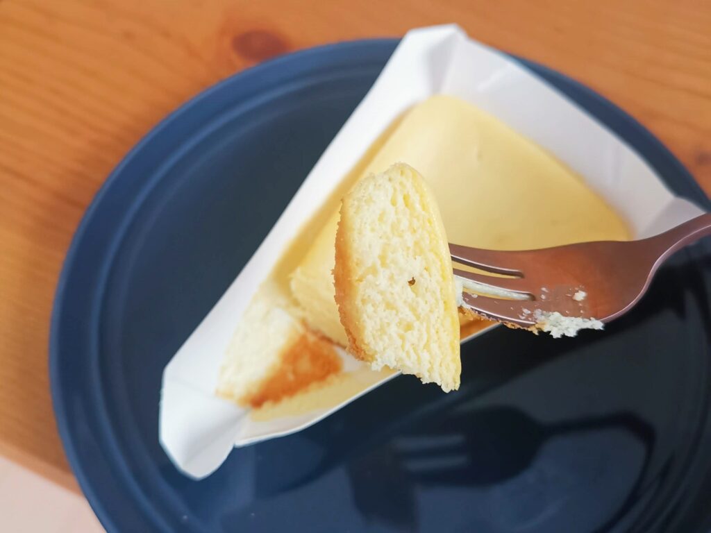 ローソン・山崎製パンのなめらかベイクドチーズケーキ (7)