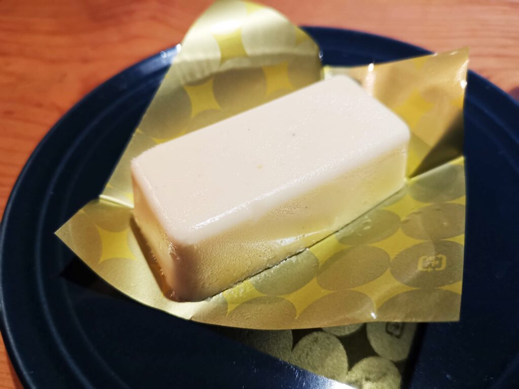 ローソン（コスモフーズ）のUchi Café Spécialité・爽溶けチーズテリーヌ(レモンゼスト入り)の写真 (1)