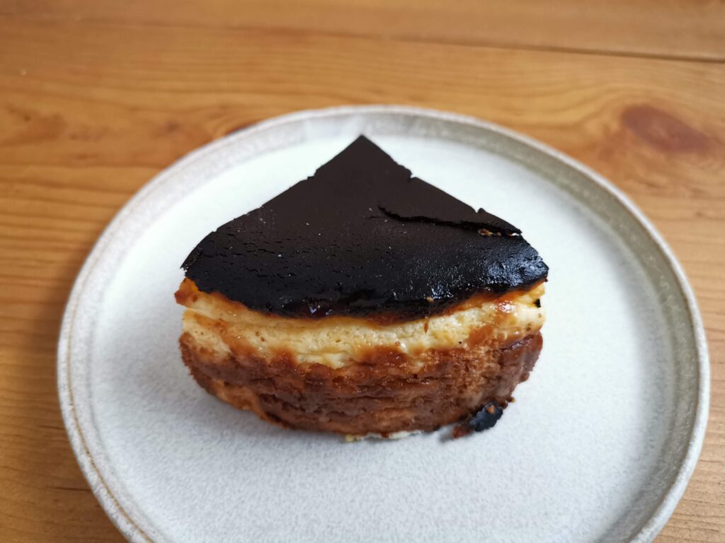 チーズケーキKAKA　バスクチーズケーキの写真 (13)