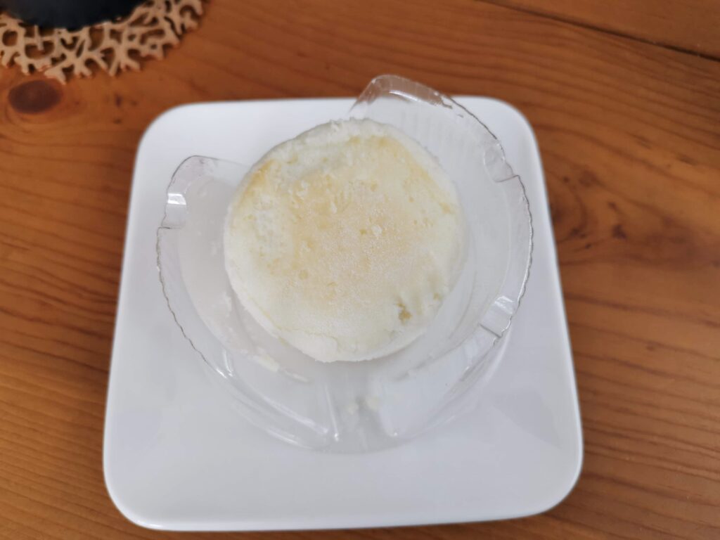 ローソン（山崎製パン）の白いスフレチーズケーキ (4)