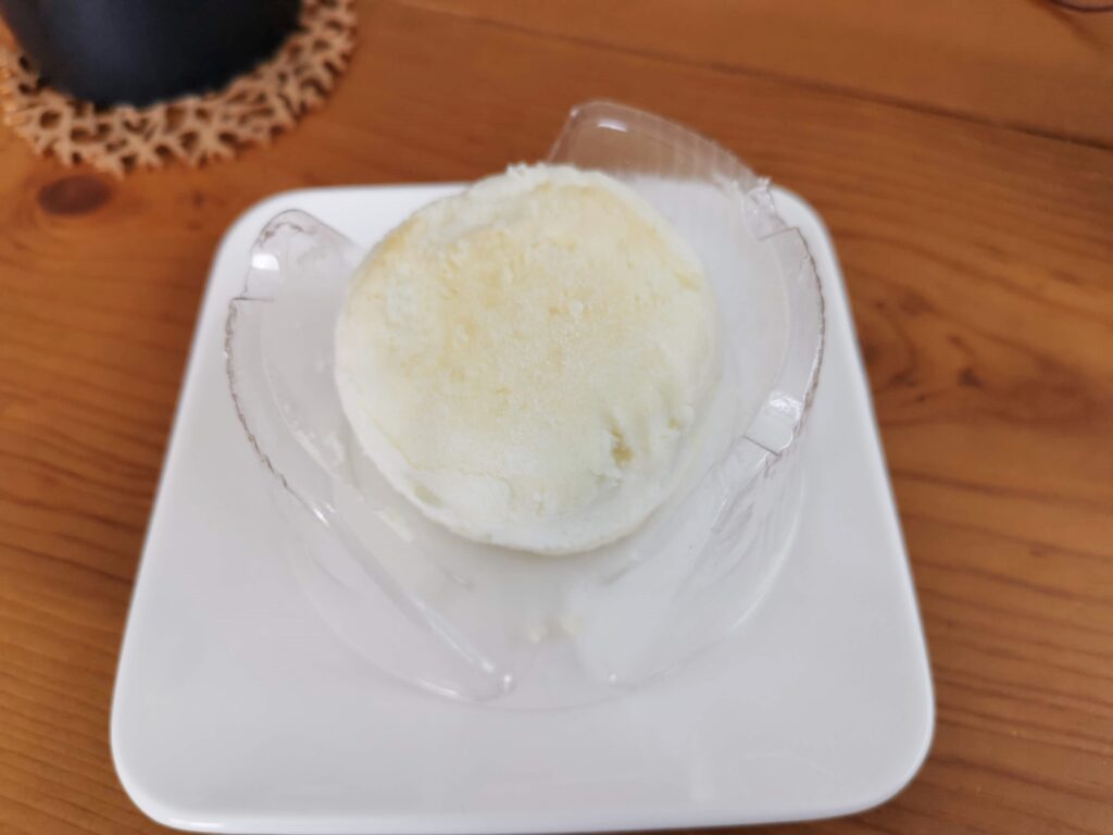 ローソン（山崎製パン）の白いスフレチーズケーキ (9)